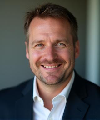 Professionellt porträtt av Erik Söderberg.